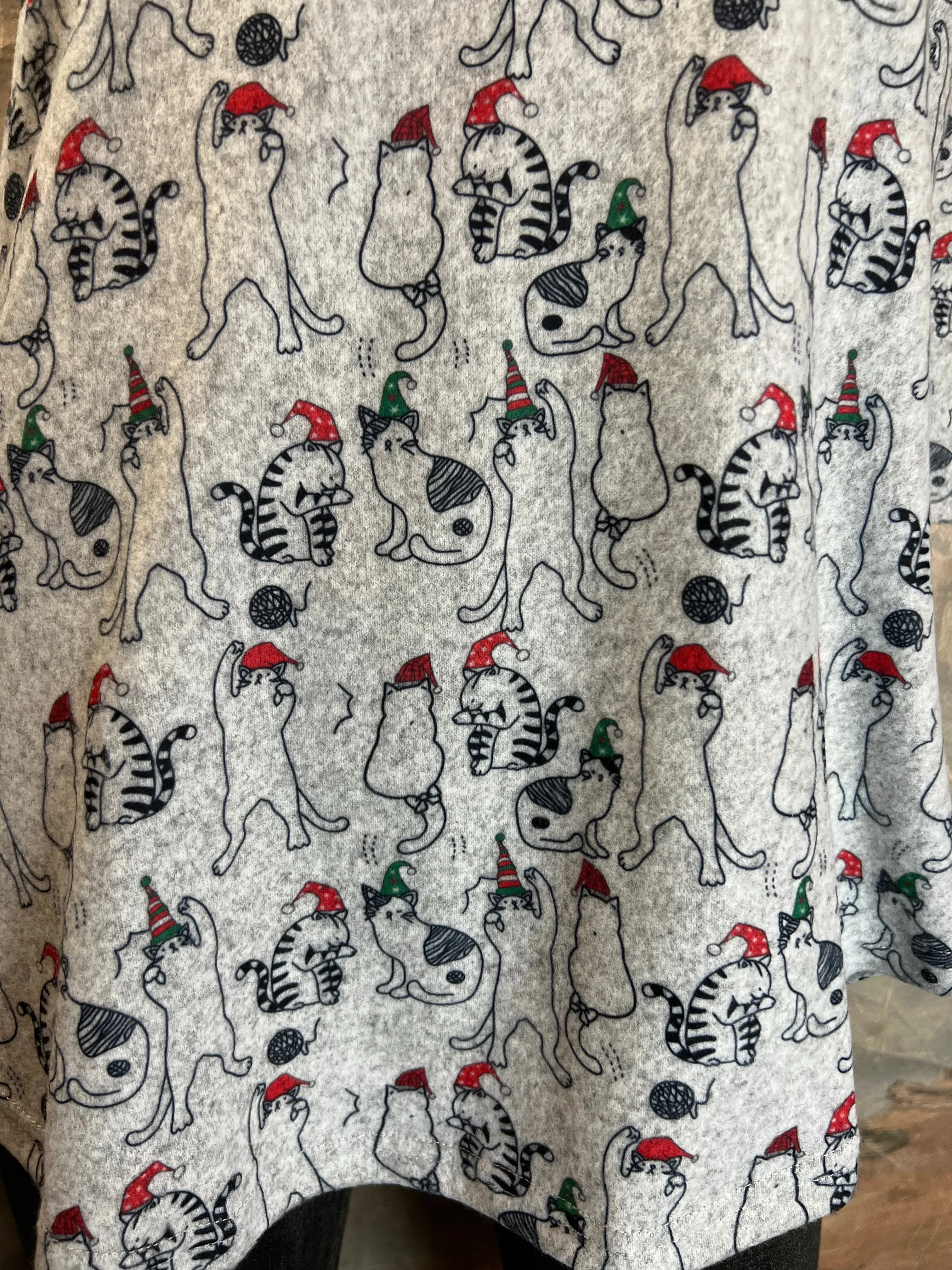 22653 Basic Vneck Holiday Top