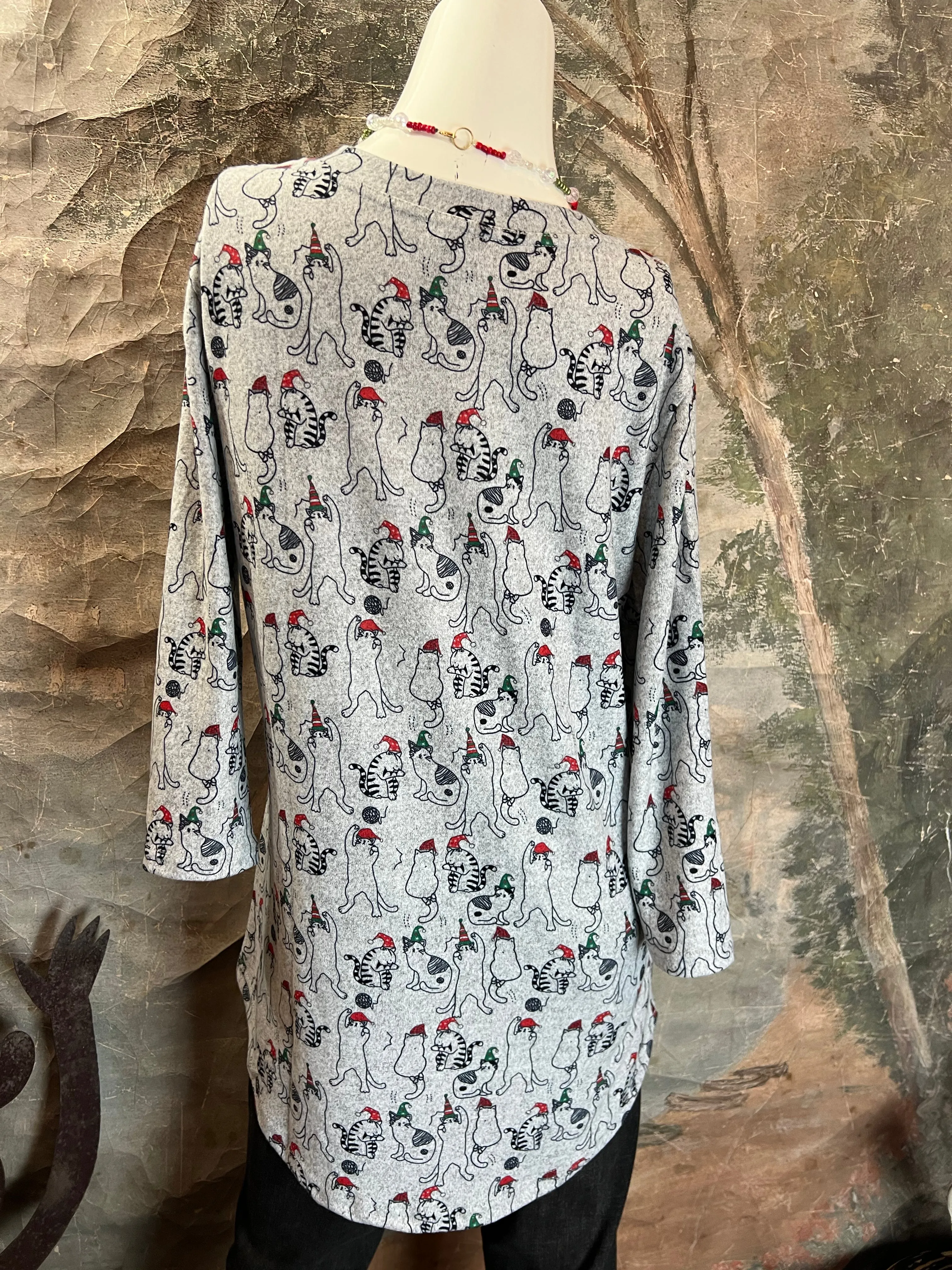 22653 Basic Vneck Holiday Top