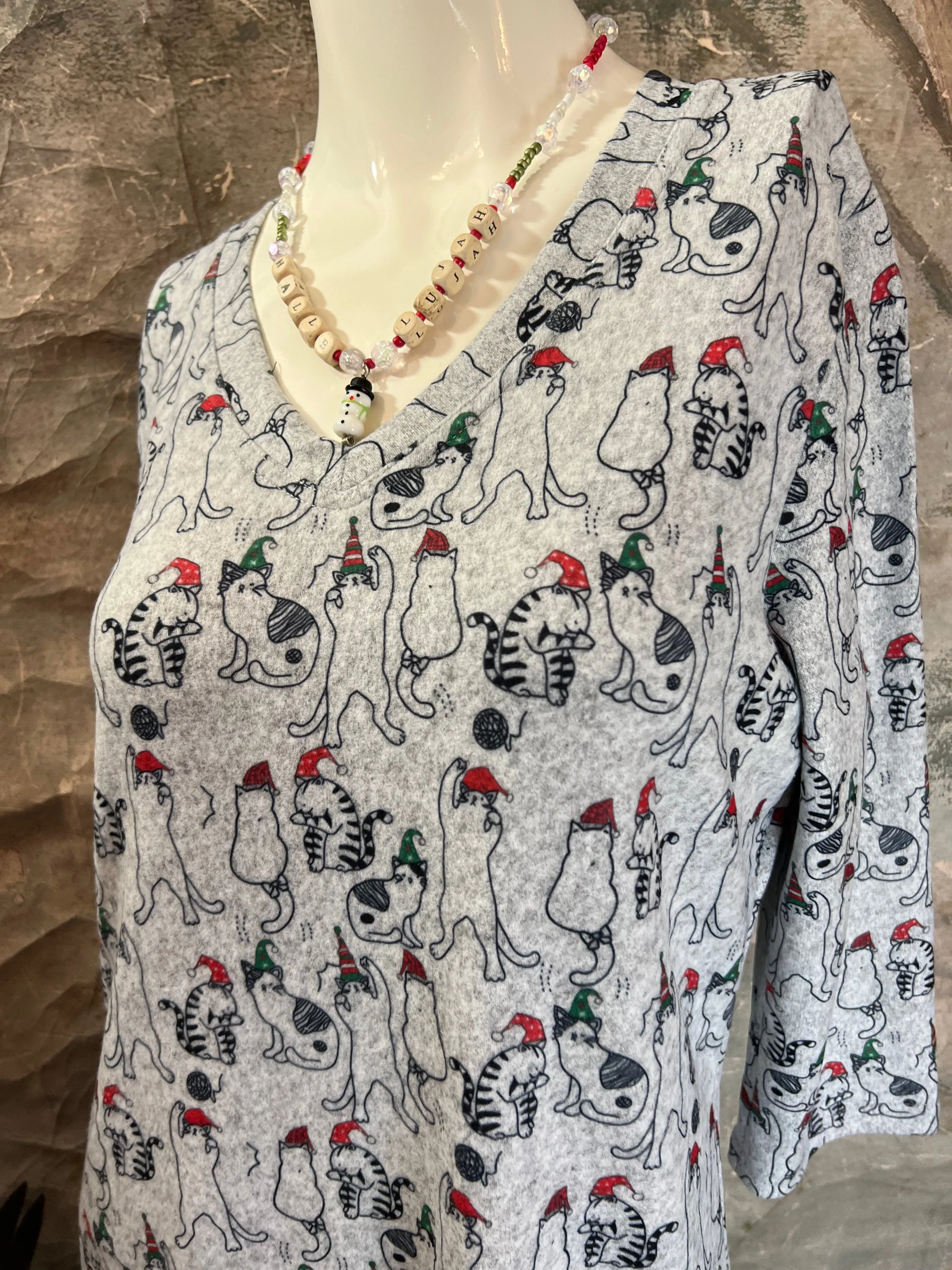 22653 Basic Vneck Holiday Top