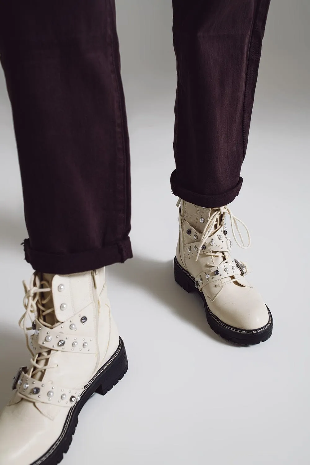 Brown Relaxed Pants With Pocket Detail At The Waist