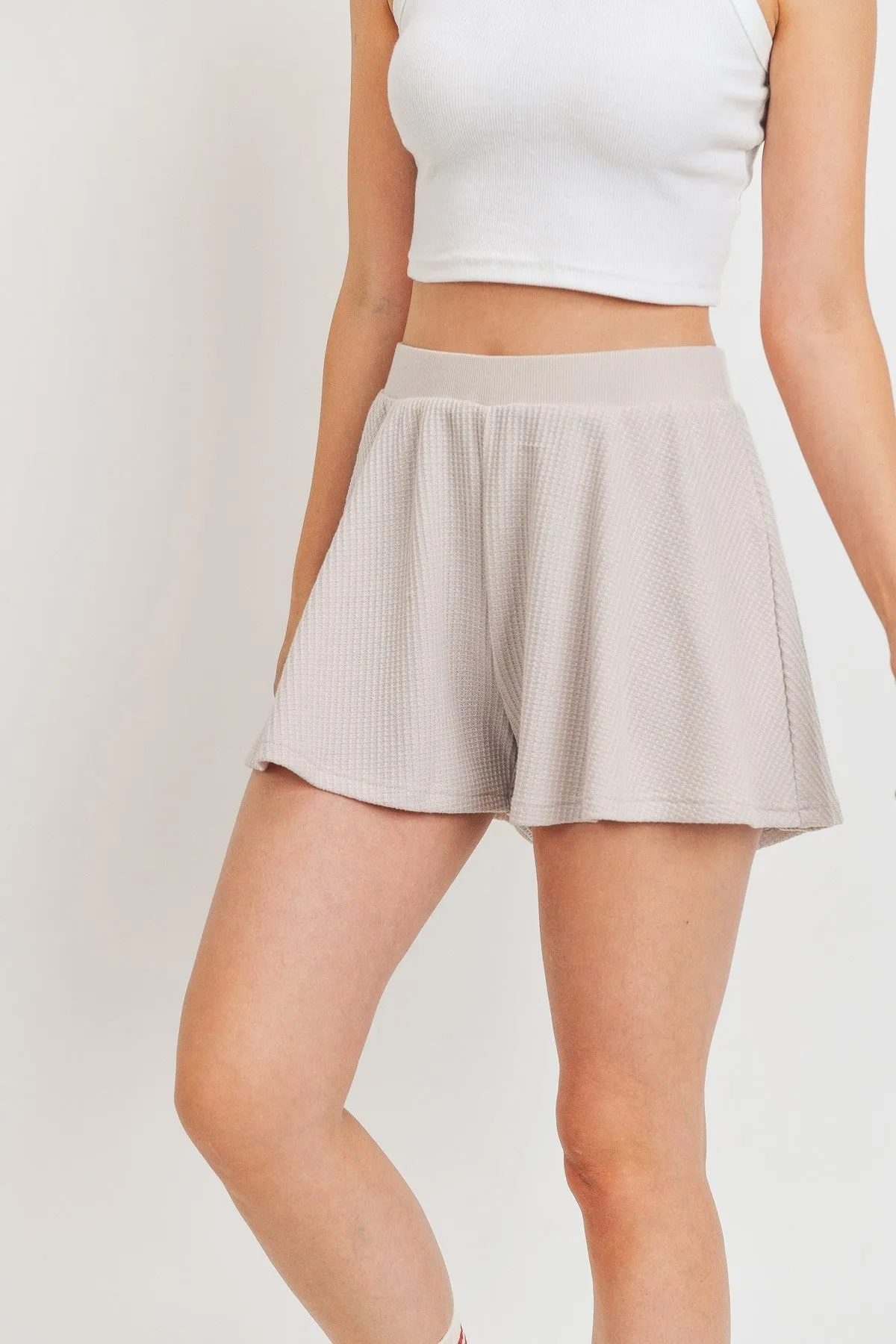 Flounce Shorts Micro Waffle in Light Taupe