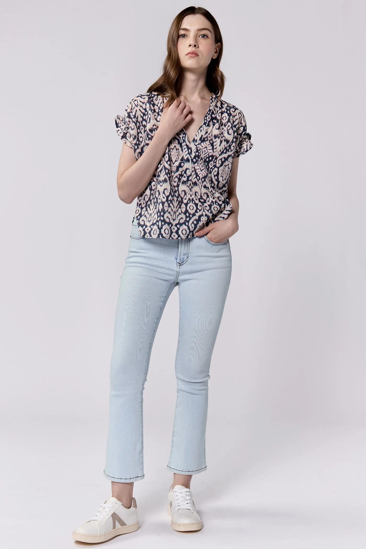 JULIA V-NECK SHORT SLEEVE RELAXED FIT TOP PAISLEY OBSCURA