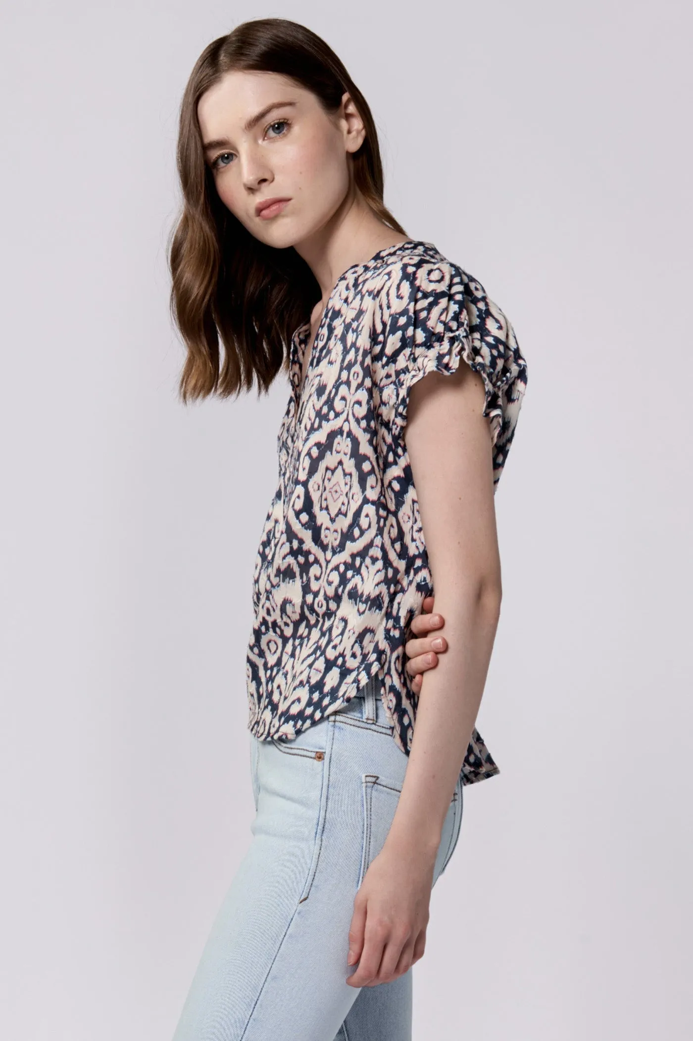 JULIA V-NECK SHORT SLEEVE RELAXED FIT TOP PAISLEY OBSCURA