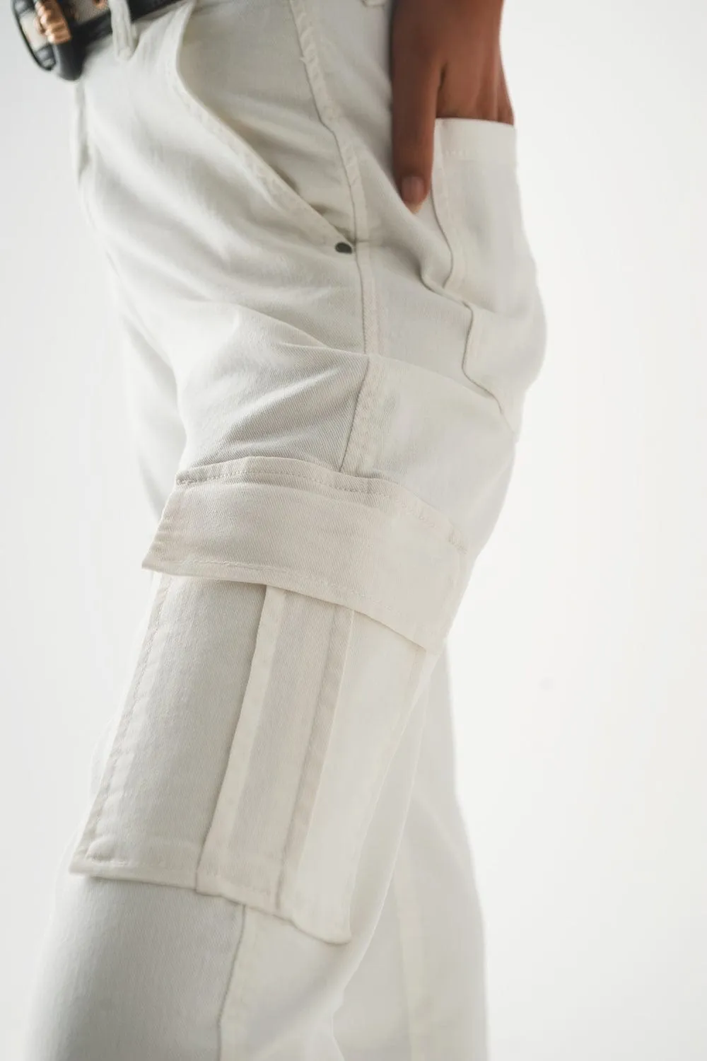 Relaxed Cargo Pants In White